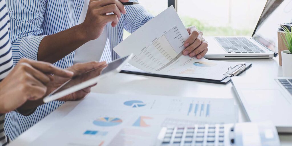 Analyze online metrics and SEO to help achieve goals