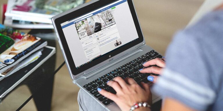 Managing Facebook on a social calendar