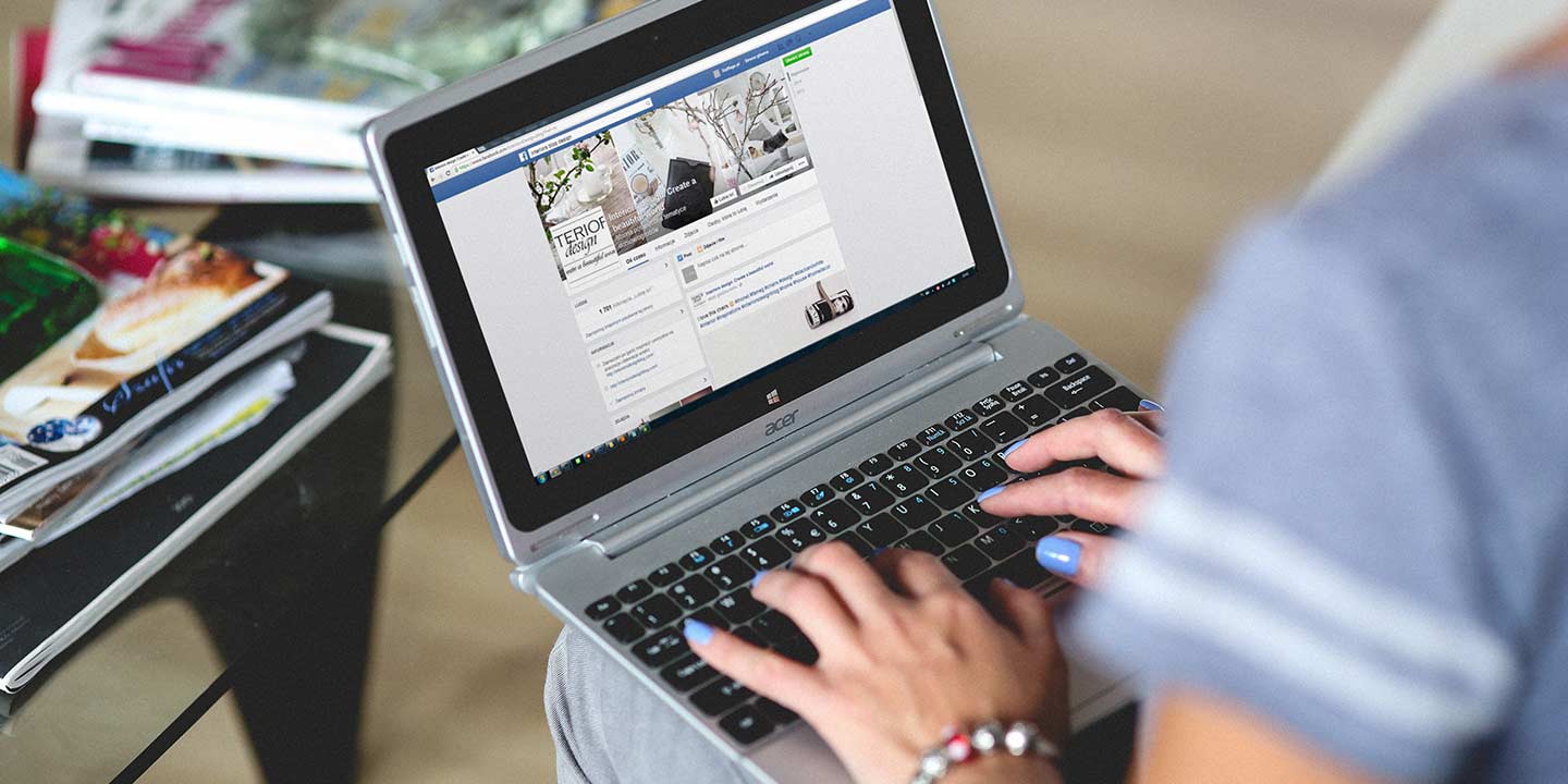 Managing Facebook on a social calendar