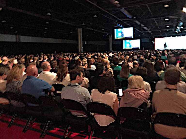audience for speaker at a trade show